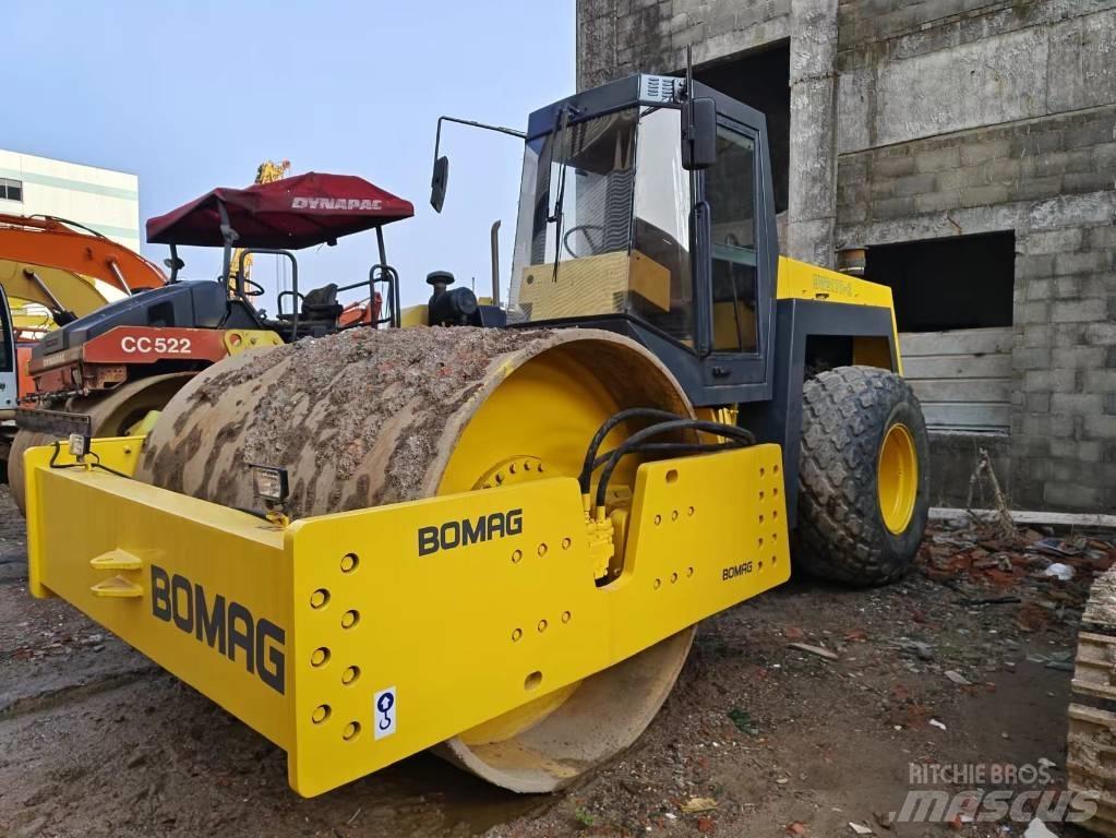 Bomag BW 217 Ühe trumliga rullid