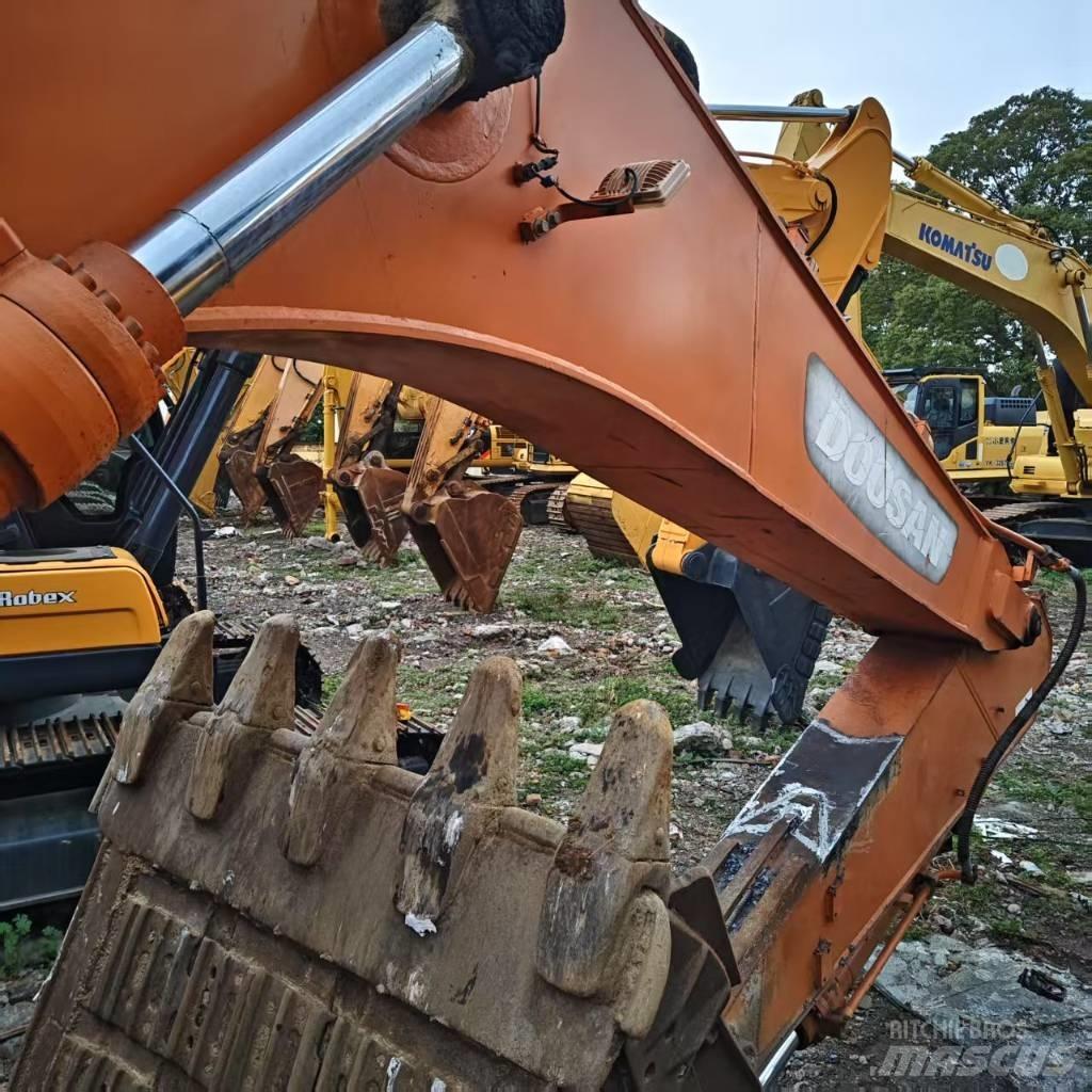 Doosan DX 300 LC Roomikekskavaatorid