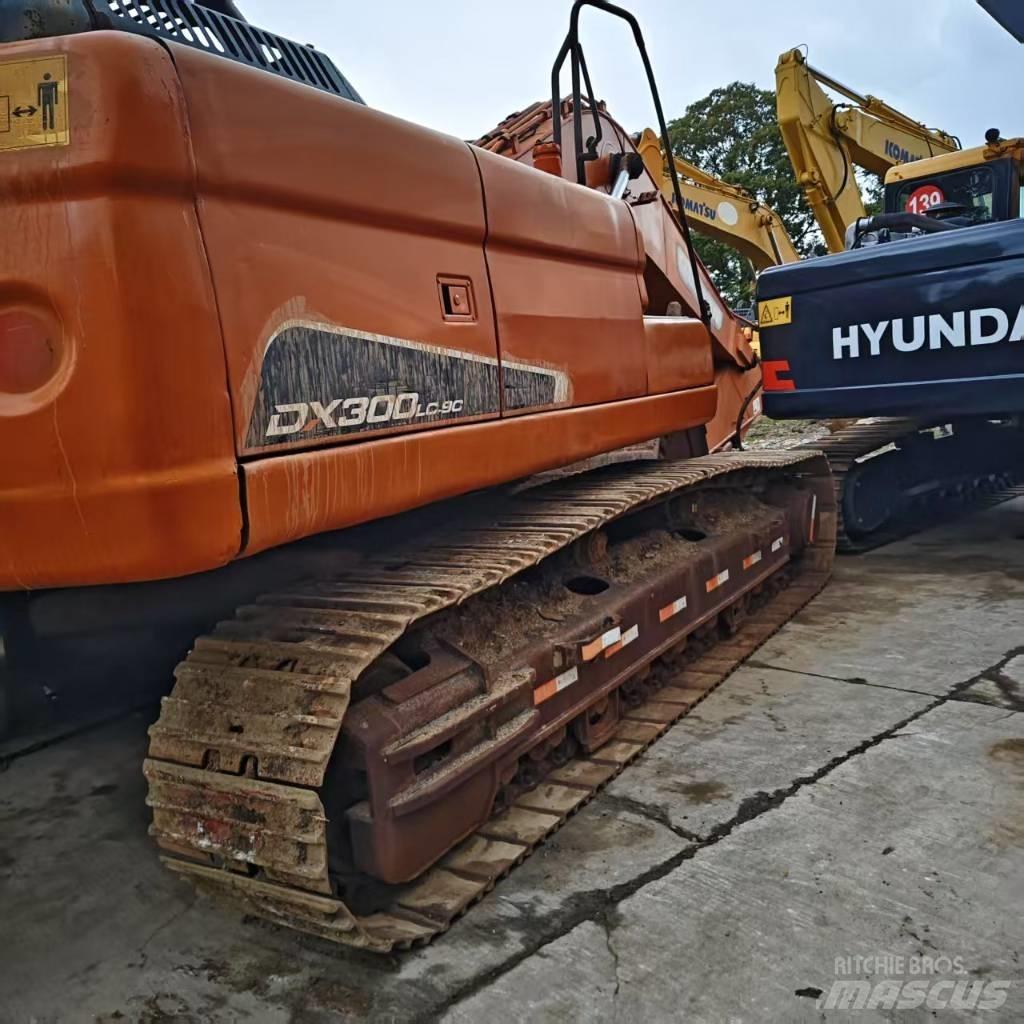 Doosan DX 300 LC Roomikekskavaatorid