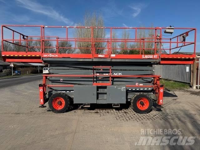 SkyJack SJ 9250 RT Käärtõstukid