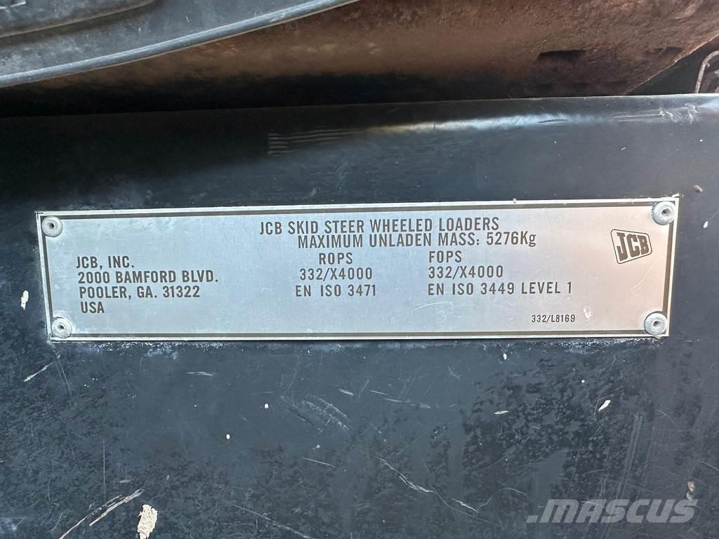 JCB 225 Väikelaadurid