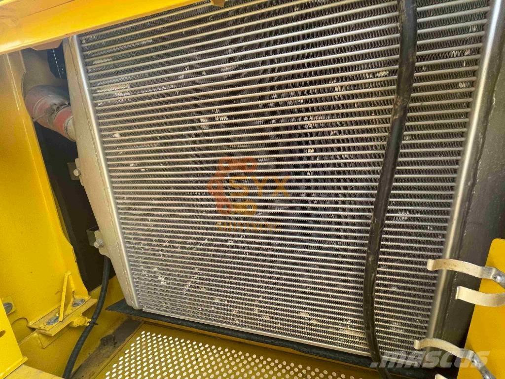 Komatsu PC 450 LC-8 Roomikekskavaatorid