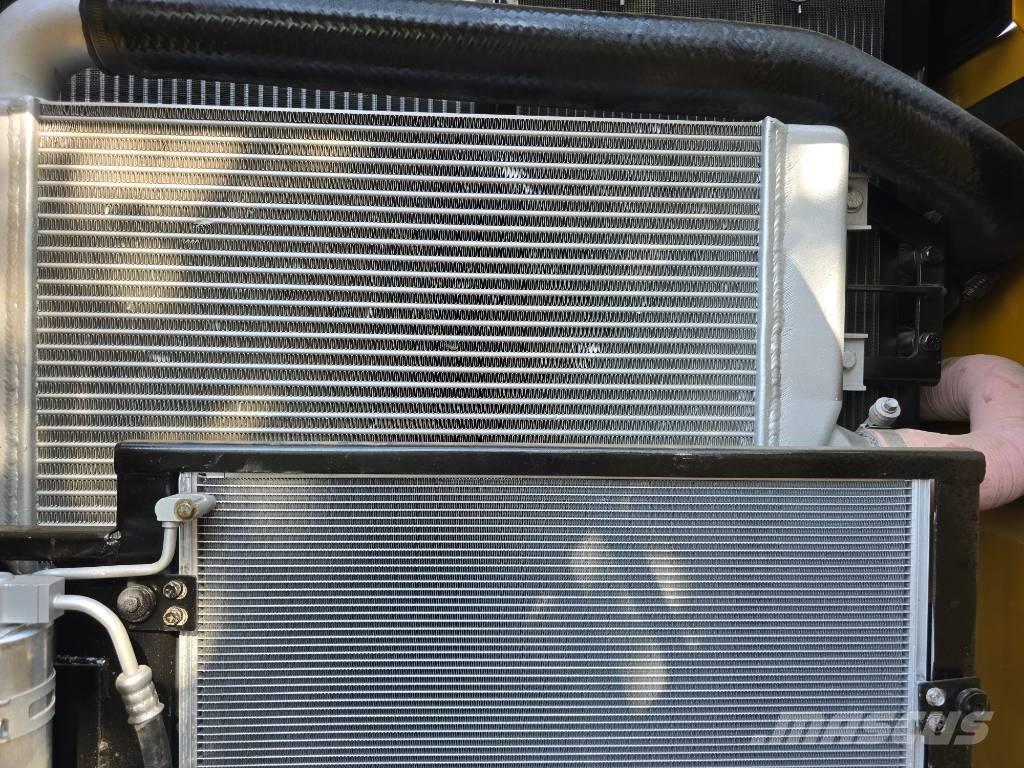 CAT 320D2 Roomikekskavaatorid