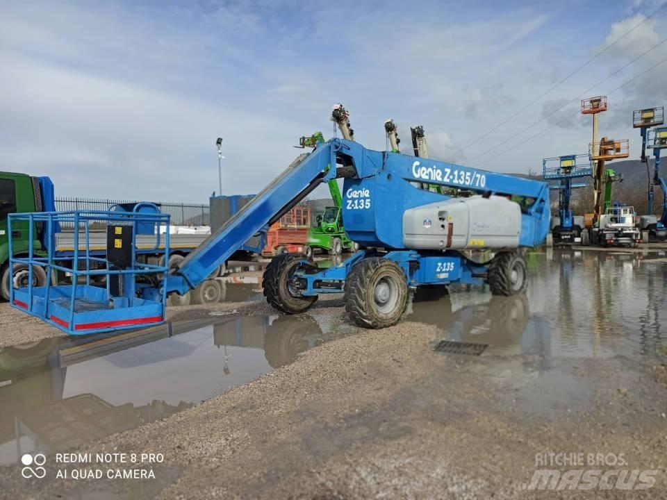 Genie Z 135/70 Iseliikuvad poomtõstukid