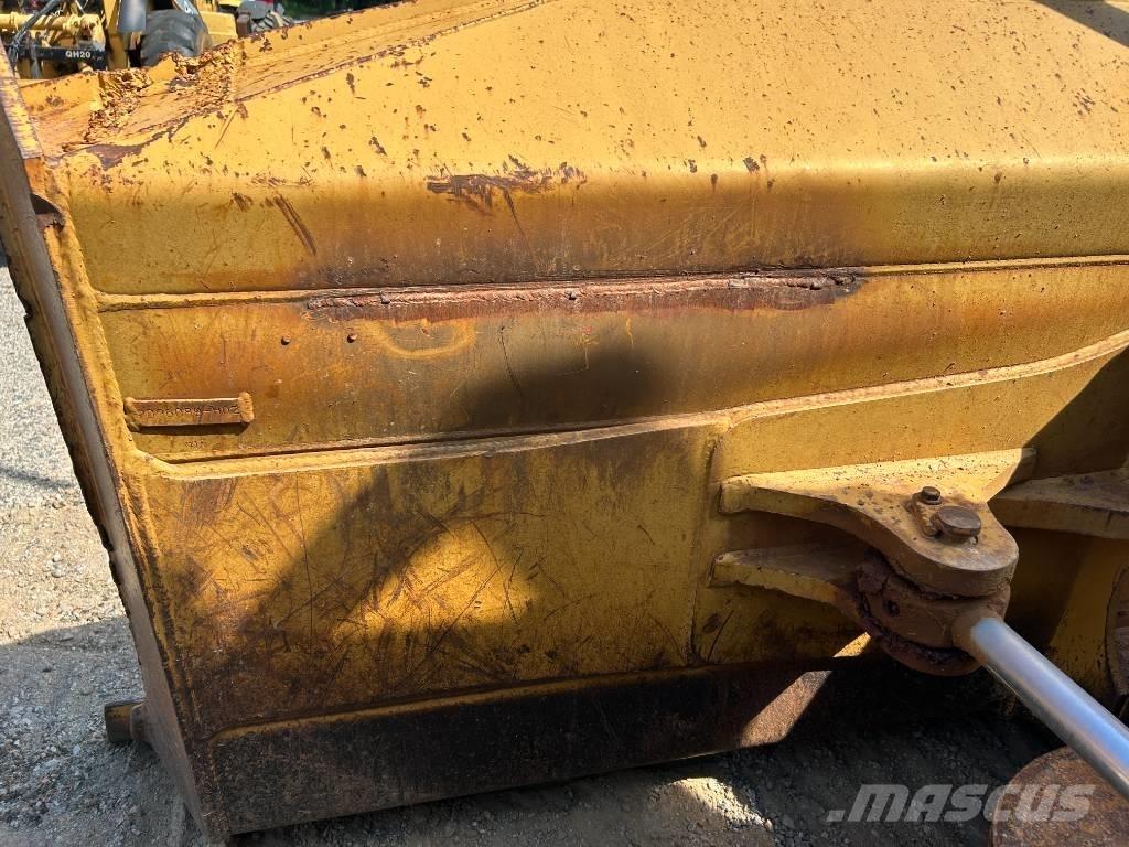 CAT D 5 N XL Buldooserid