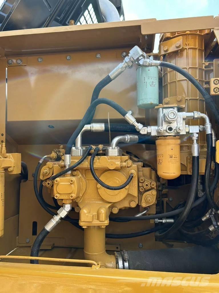 CAT 320 D Roomikekskavaatorid