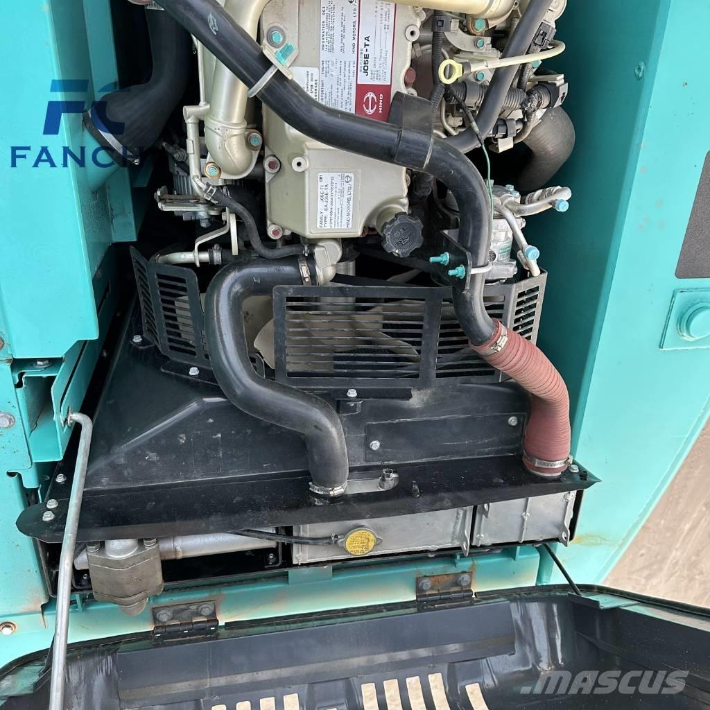 Kobelco SK 200D Roomikekskavaatorid