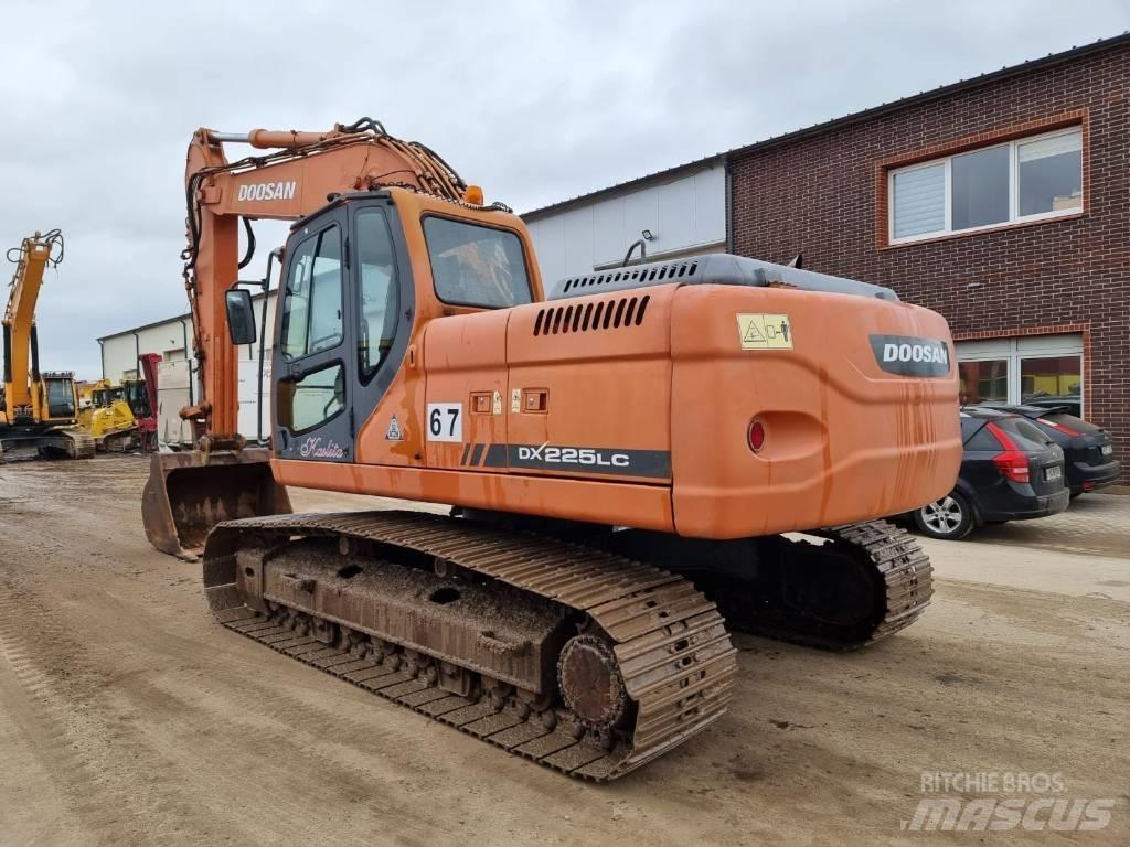 Doosan DX 225 LC Roomikekskavaatorid
