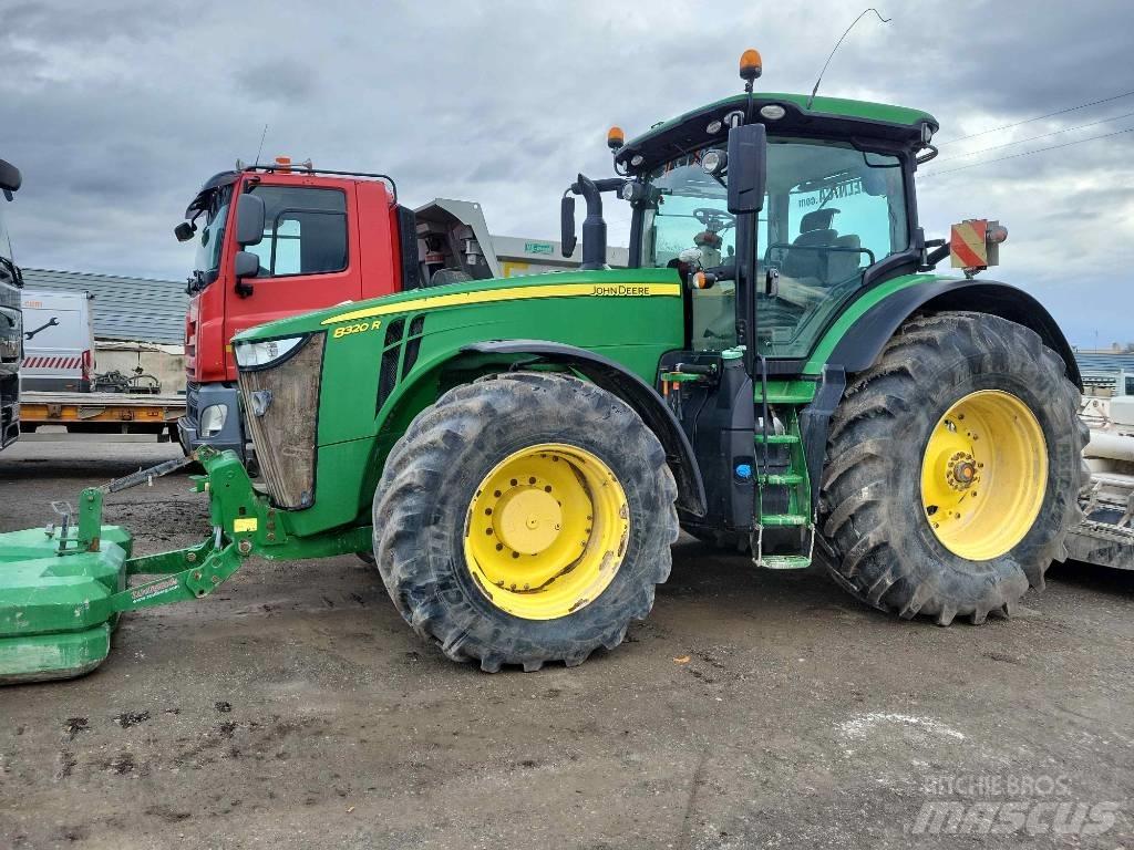 John Deere 8320 R Traktorid