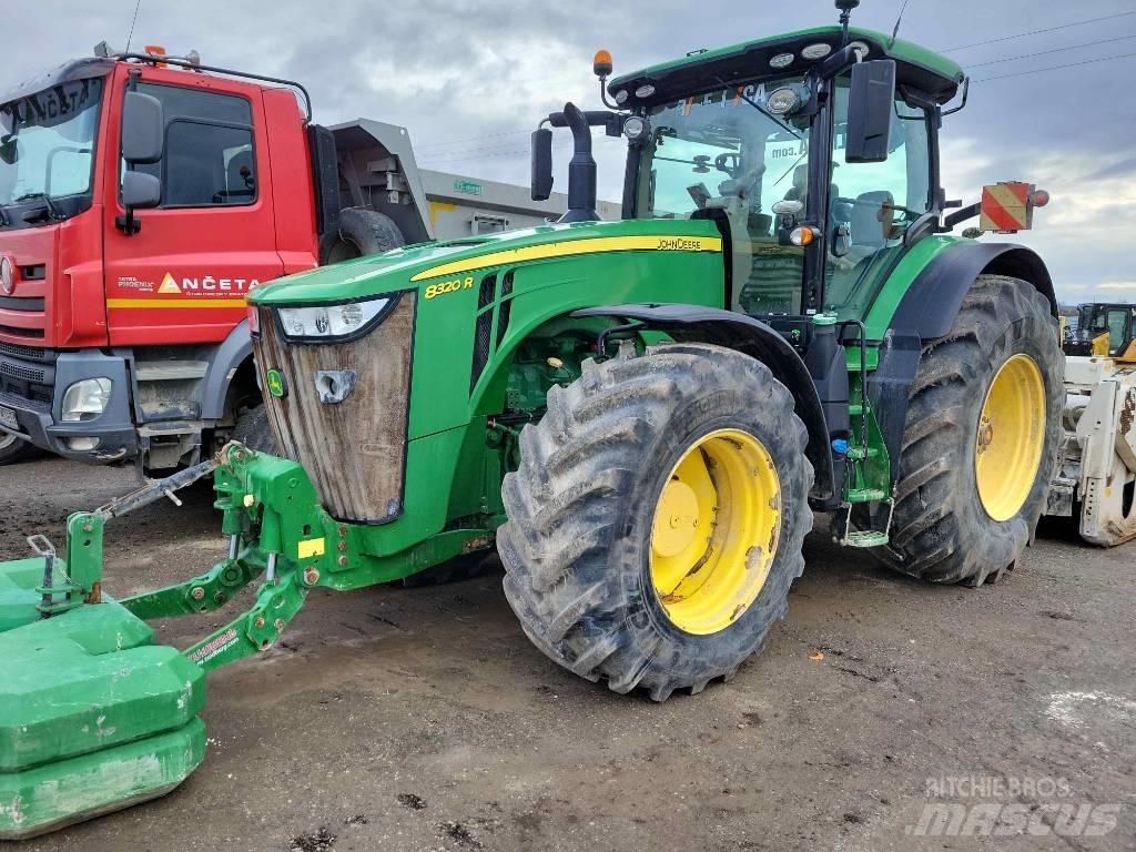 John Deere 8320 R Traktorid