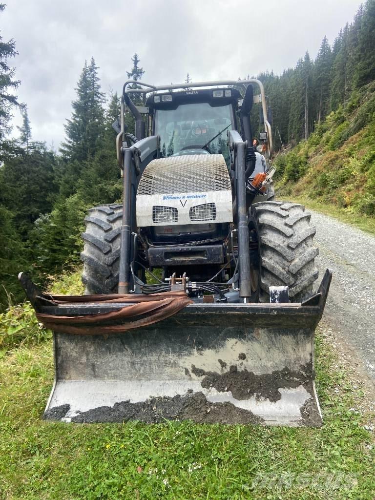 Valtra T 162 Metsatööks kohandatud traktorid
