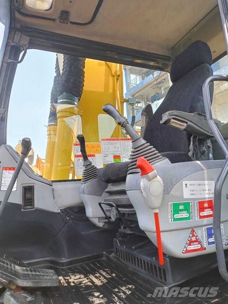 Komatsu PC130 Roomikekskavaatorid