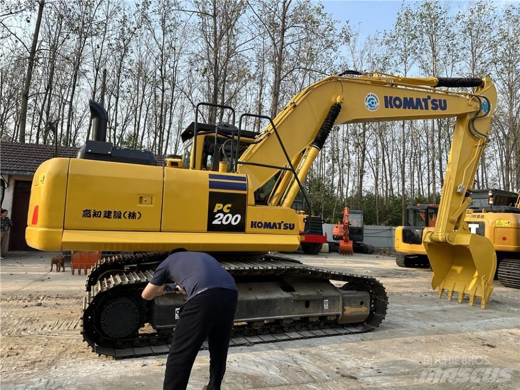 Komatsu PC200-8 Roomikekskavaatorid