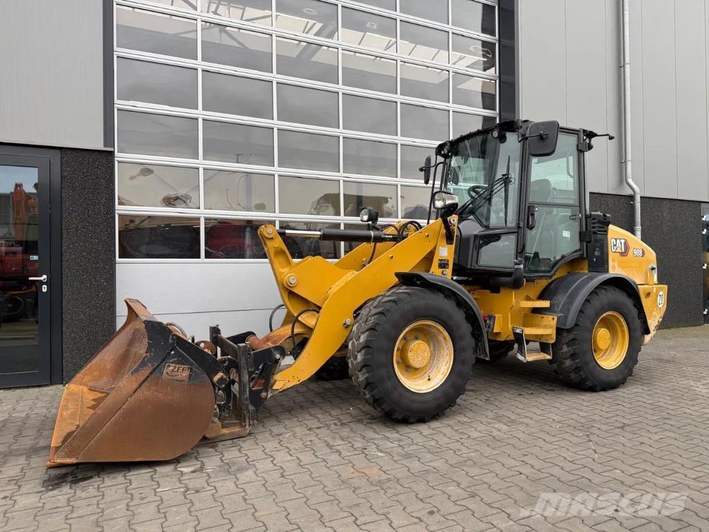 CAT 908 Rataslaadurid