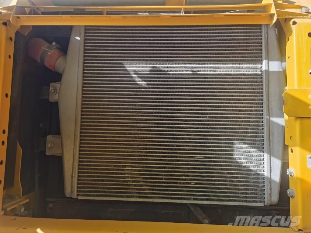 Komatsu PC 460 LC-8 Roomikekskavaatorid