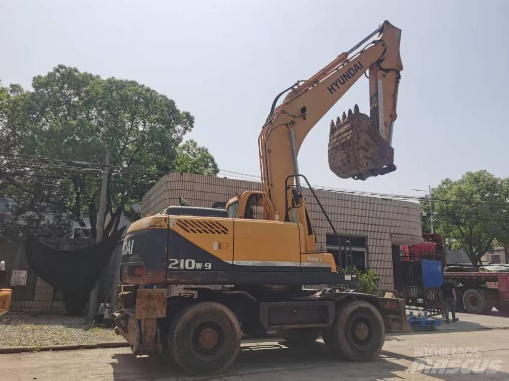 Hyundai r210w-9 Ratasekskavaatorid