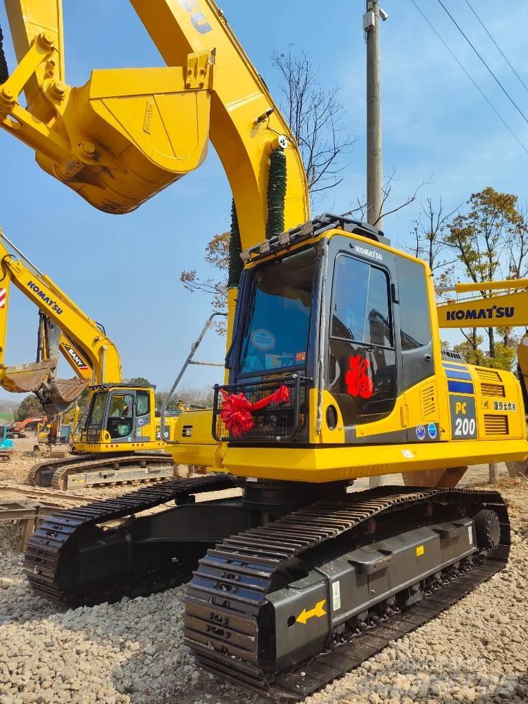 Komatsu PC 200 Roomikekskavaatorid