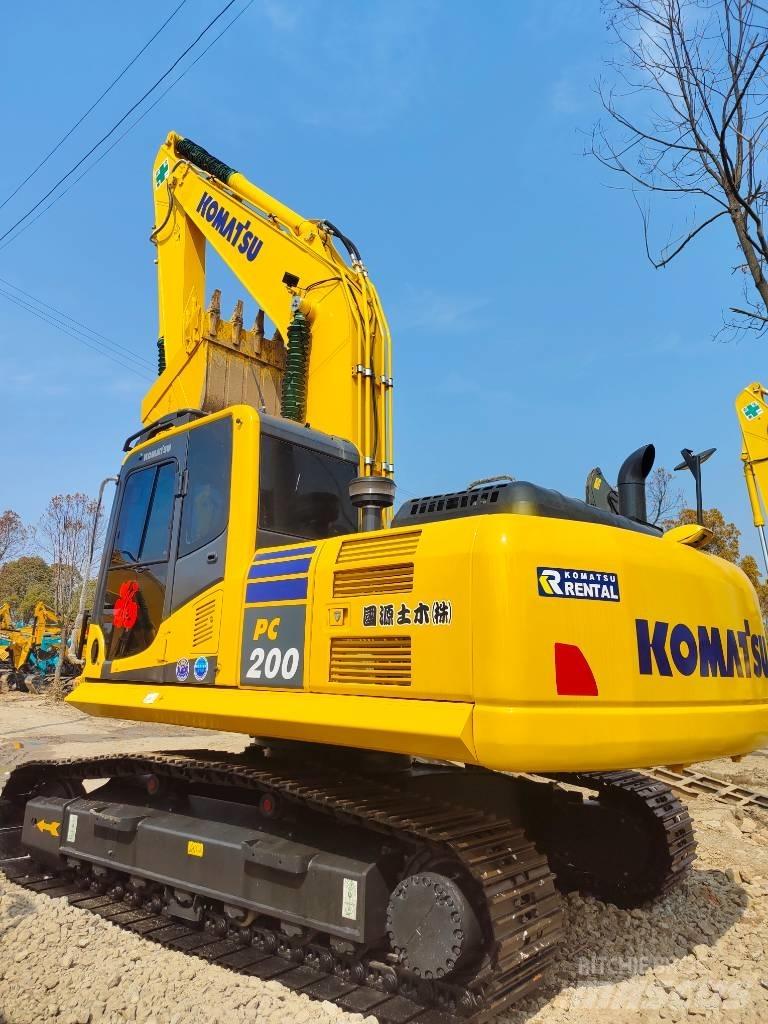 Komatsu PC 200 Roomikekskavaatorid