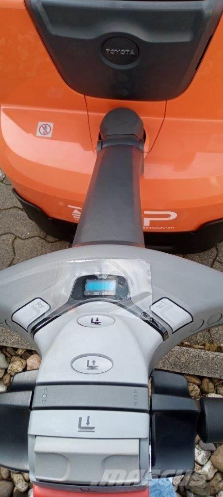 Toyota SWE120L Järelkäidavad virnastajad