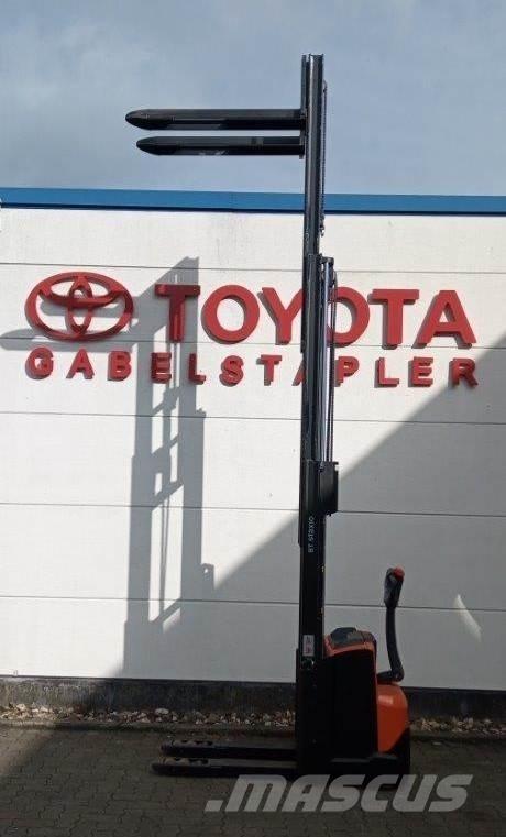 Toyota SWE120L Järelkäidavad virnastajad