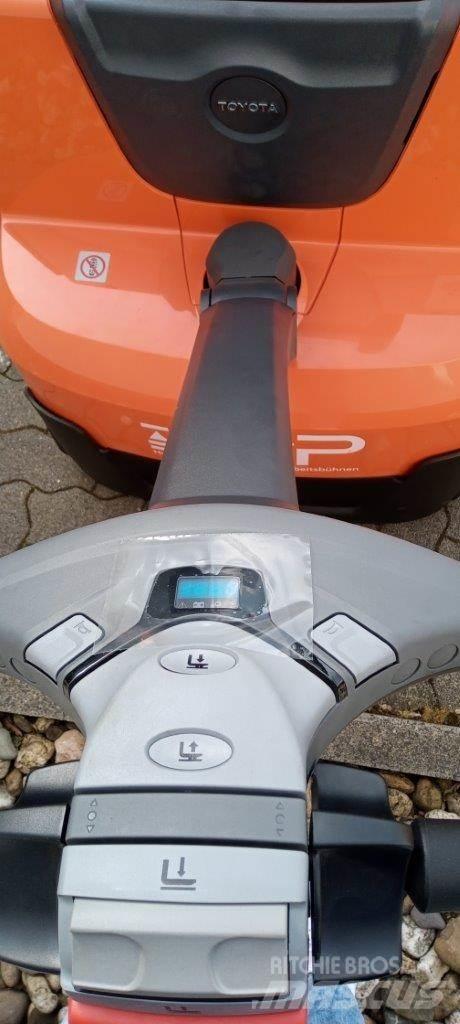 Toyota SWE120L Järelkäidavad virnastajad
