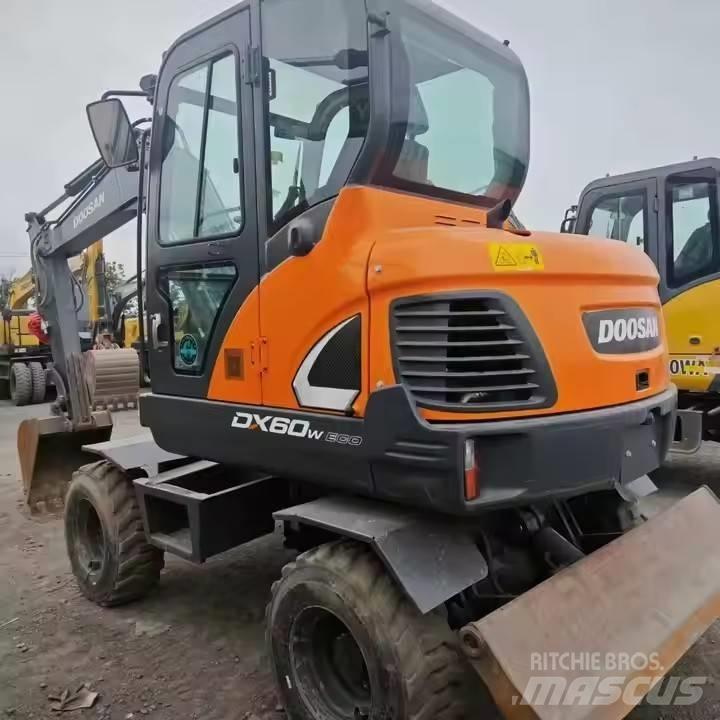 Doosan DX 60W Ratasekskavaatorid