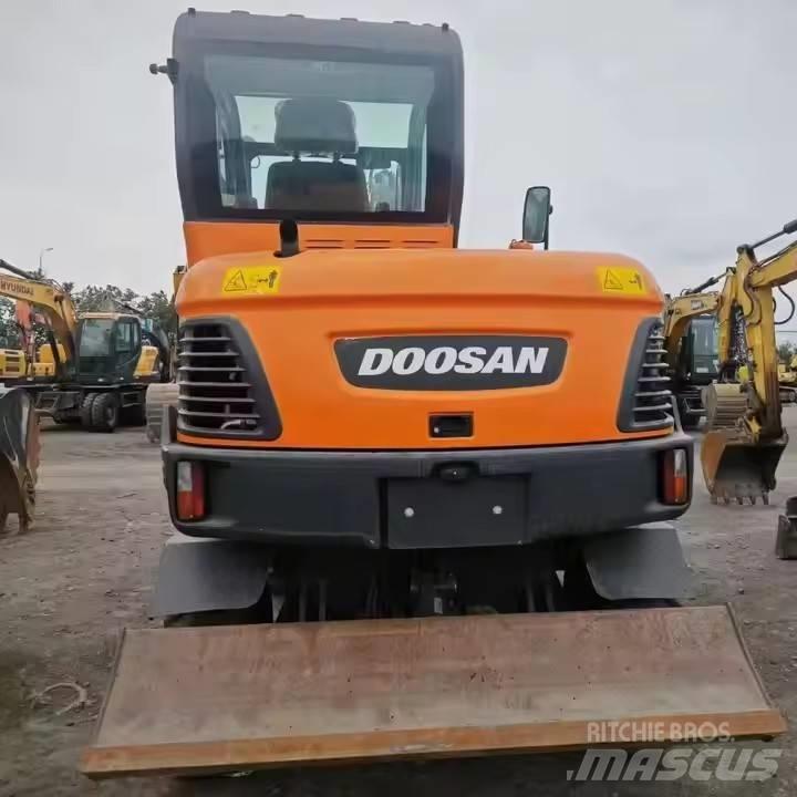 Doosan DX 60W Ratasekskavaatorid