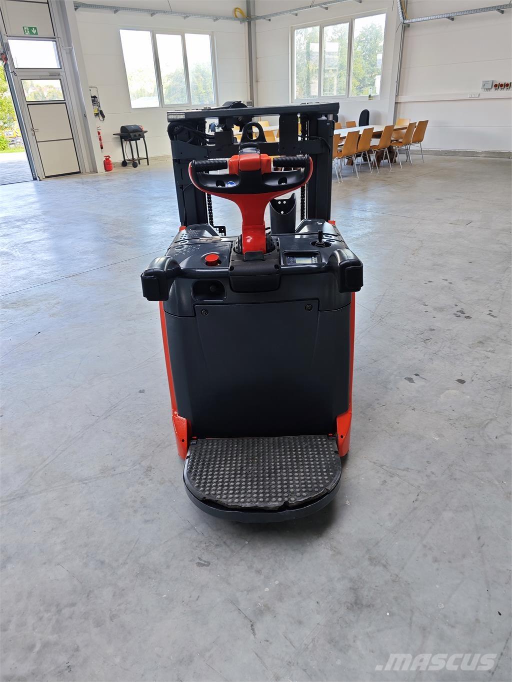 Linde L06 AC AP Platvormiga virnastajad