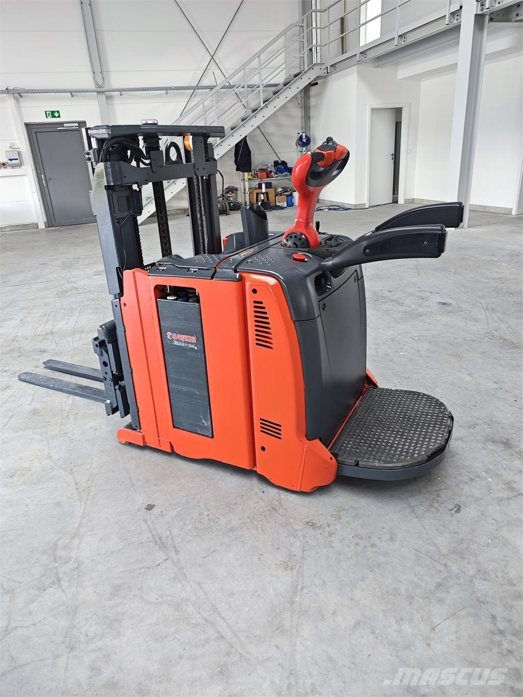 Linde L06 AC AP Platvormiga virnastajad
