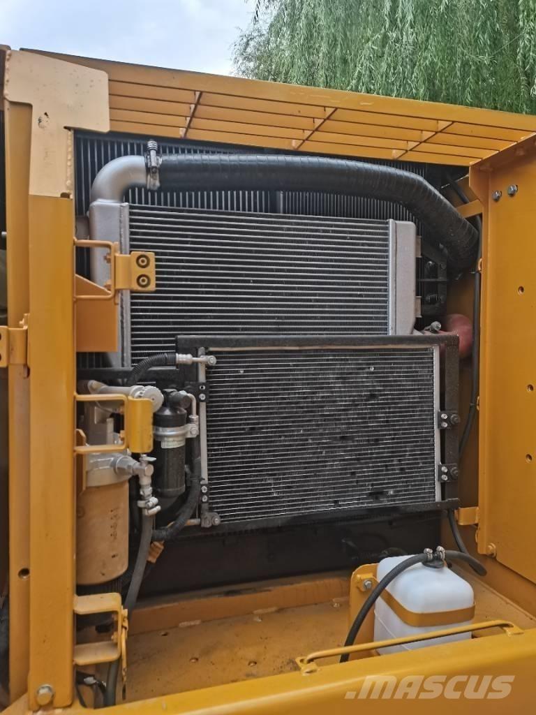 CAT 320D Roomikekskavaatorid