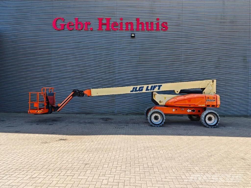 JLG E600 JP Iseliikuvad poomtõstukid