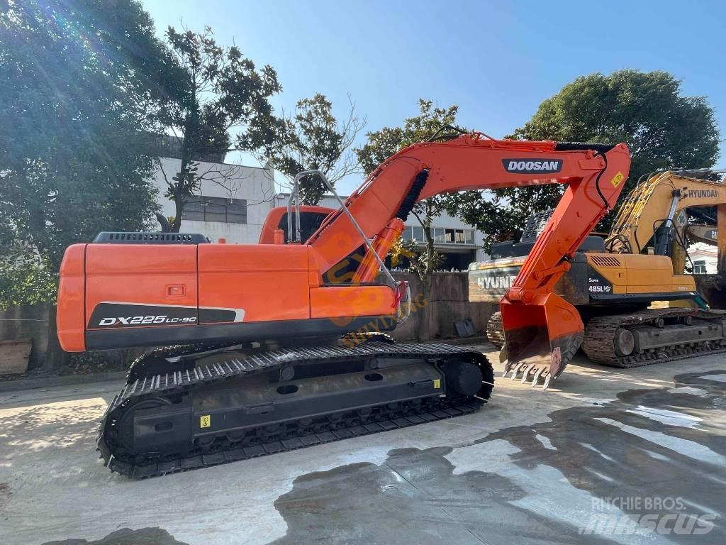 Doosan DX 225 LC Pika noolega ekskavaatorid