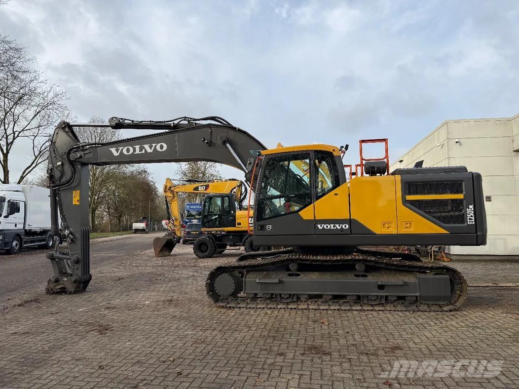 Volvo EC250E Roomikekskavaatorid