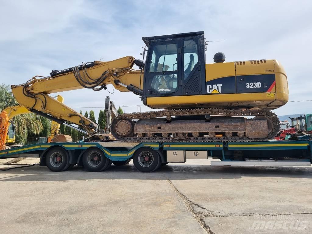 CAT 323 D L Roomikekskavaatorid