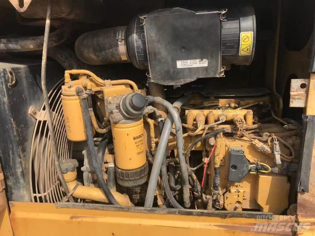 CAT D 5 K Buldooserid
