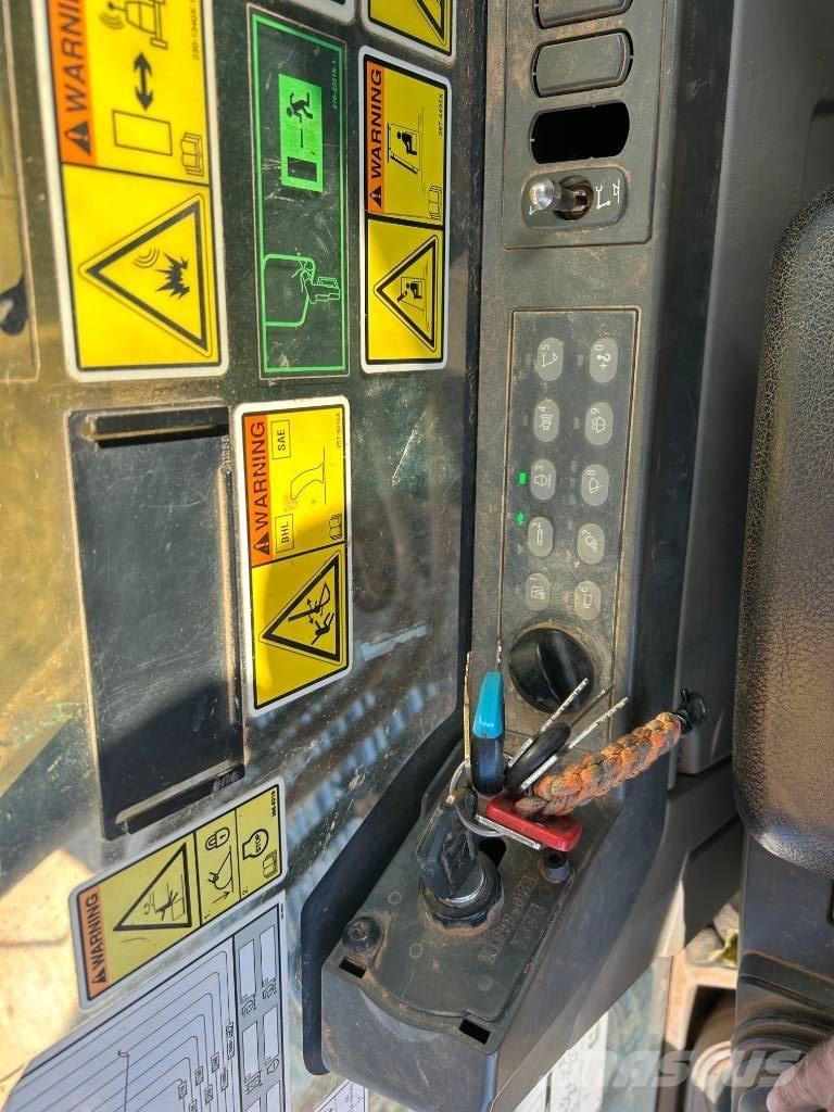 CAT 323 F L Roomikekskavaatorid