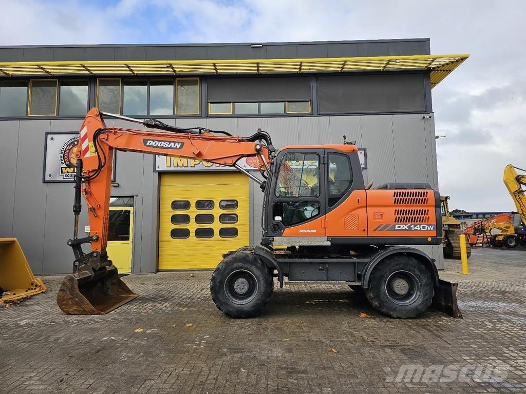 Doosan DX 140W Ratasekskavaatorid