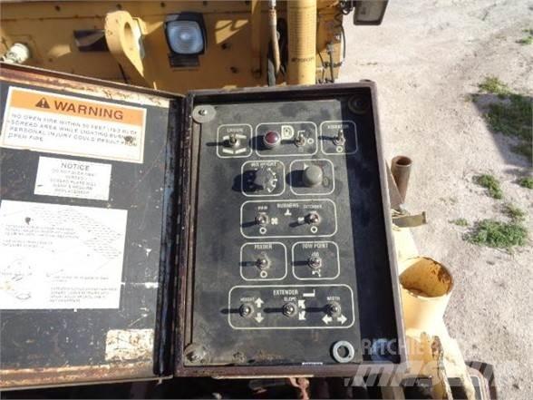 CAT AP-1000B Asfaldilaoturid