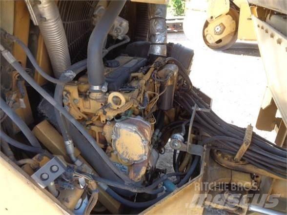 CAT CB-534D Ühe trumliga rullid