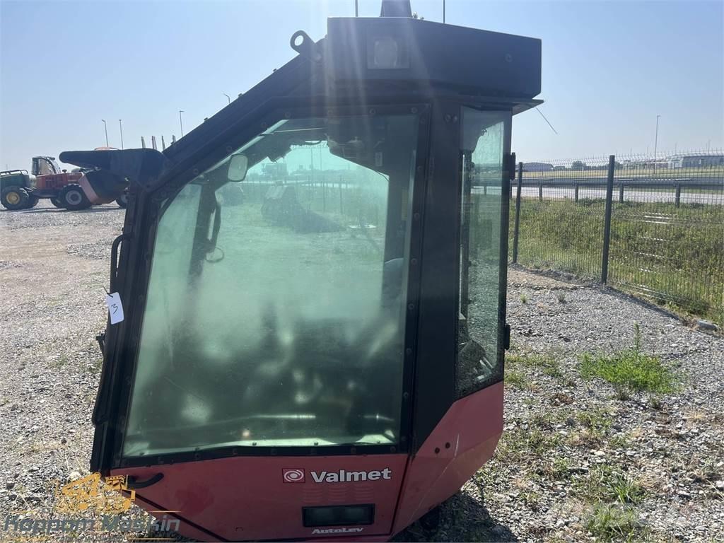 Valmet 911.1 Kabiinid