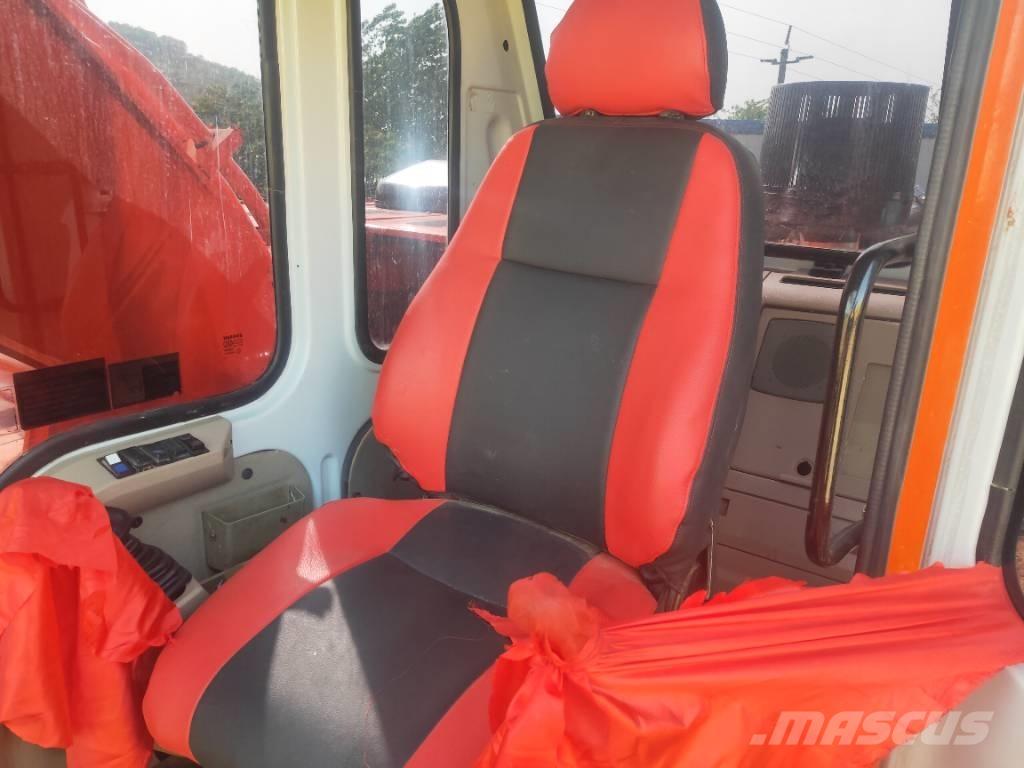 Doosan DH220LC-7 Roomikekskavaatorid
