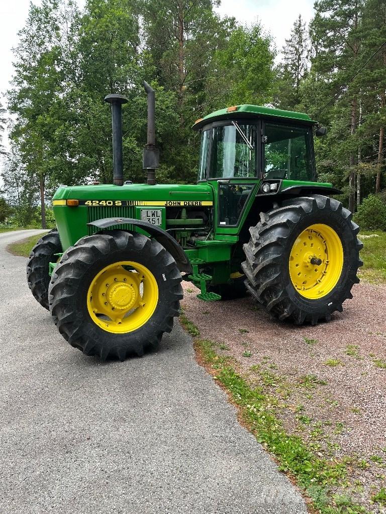 John Deere 4240 S Traktorid
