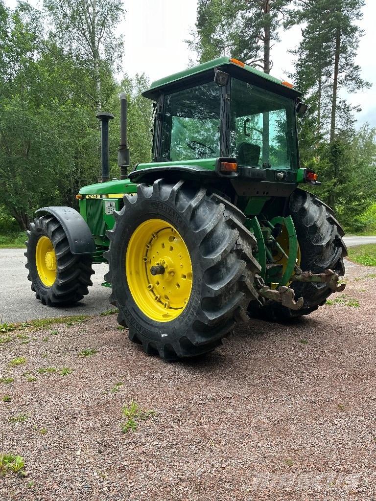 John Deere 4240 S Traktorid