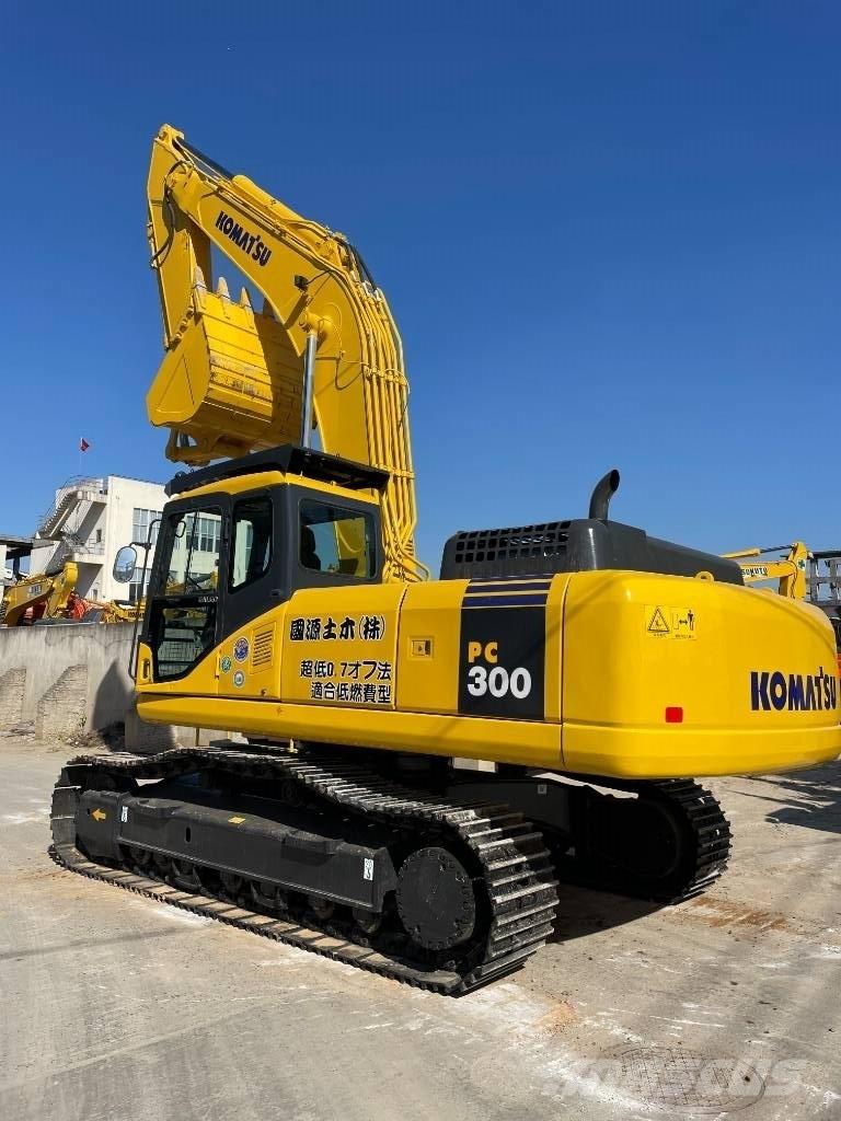 Komatsu PC 300-7 Roomikekskavaatorid