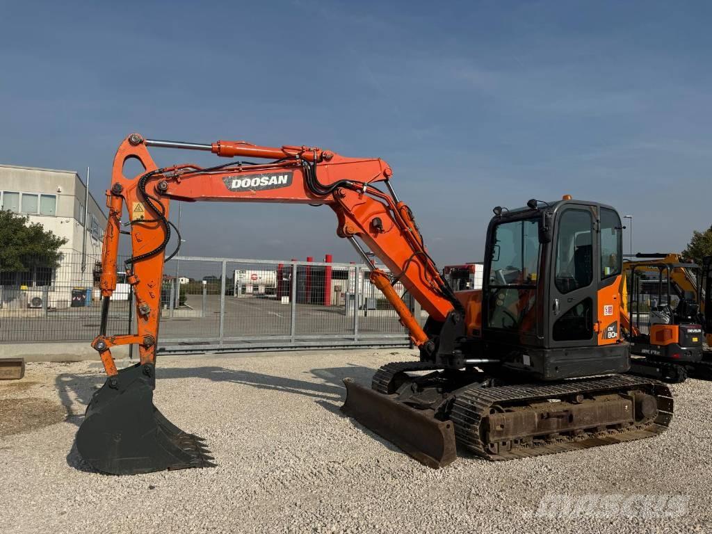 Doosan DX 80 R Väikeekskavaatorid 7t-12t