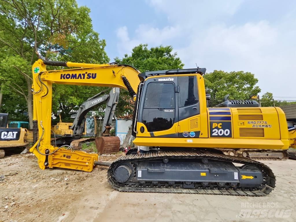 Komatsu PC 200-8 Roomikekskavaatorid