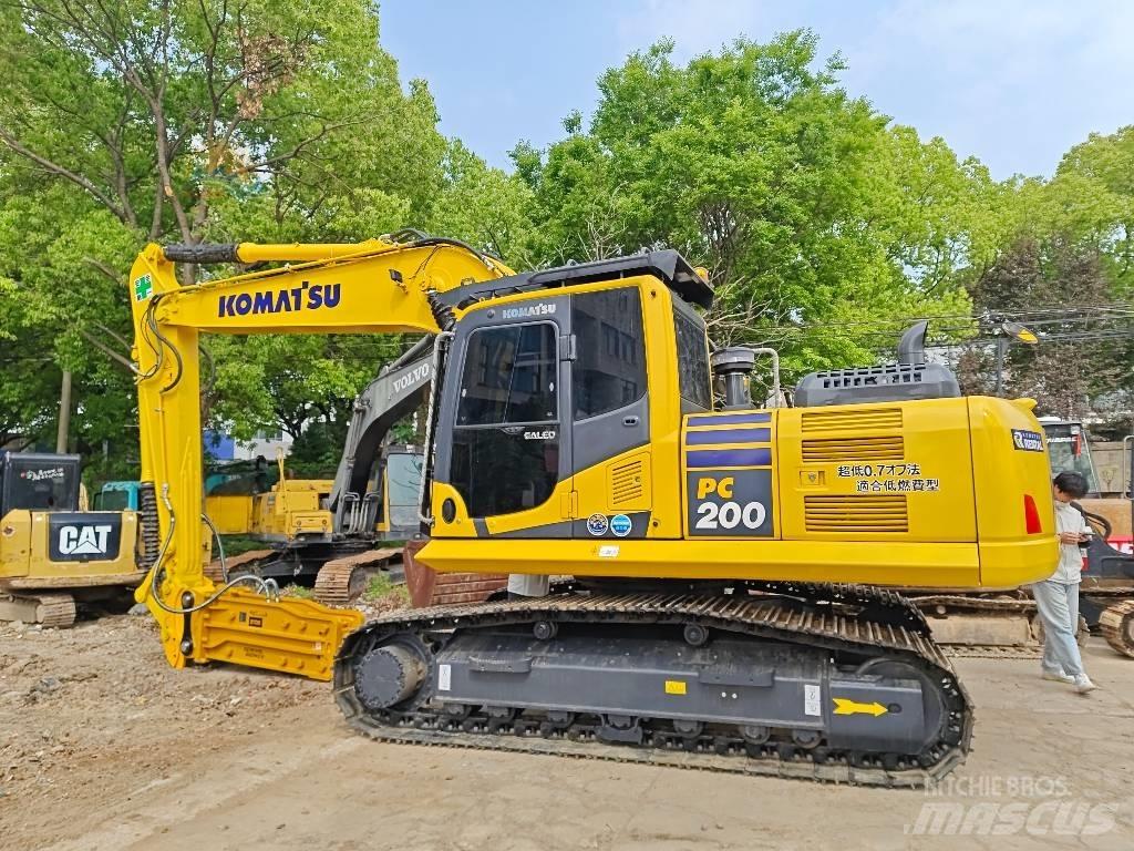 Komatsu PC 200-8 Roomikekskavaatorid