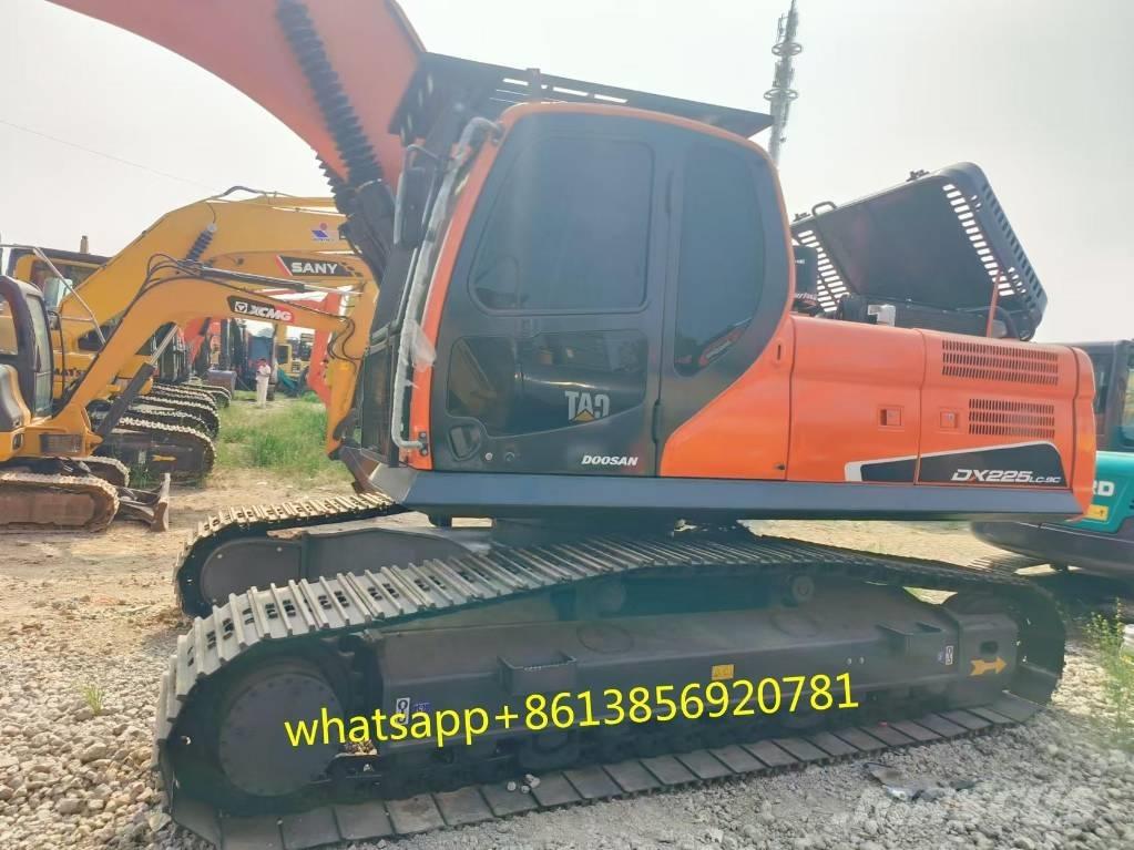 Doosan DX 225 Roomikekskavaatorid