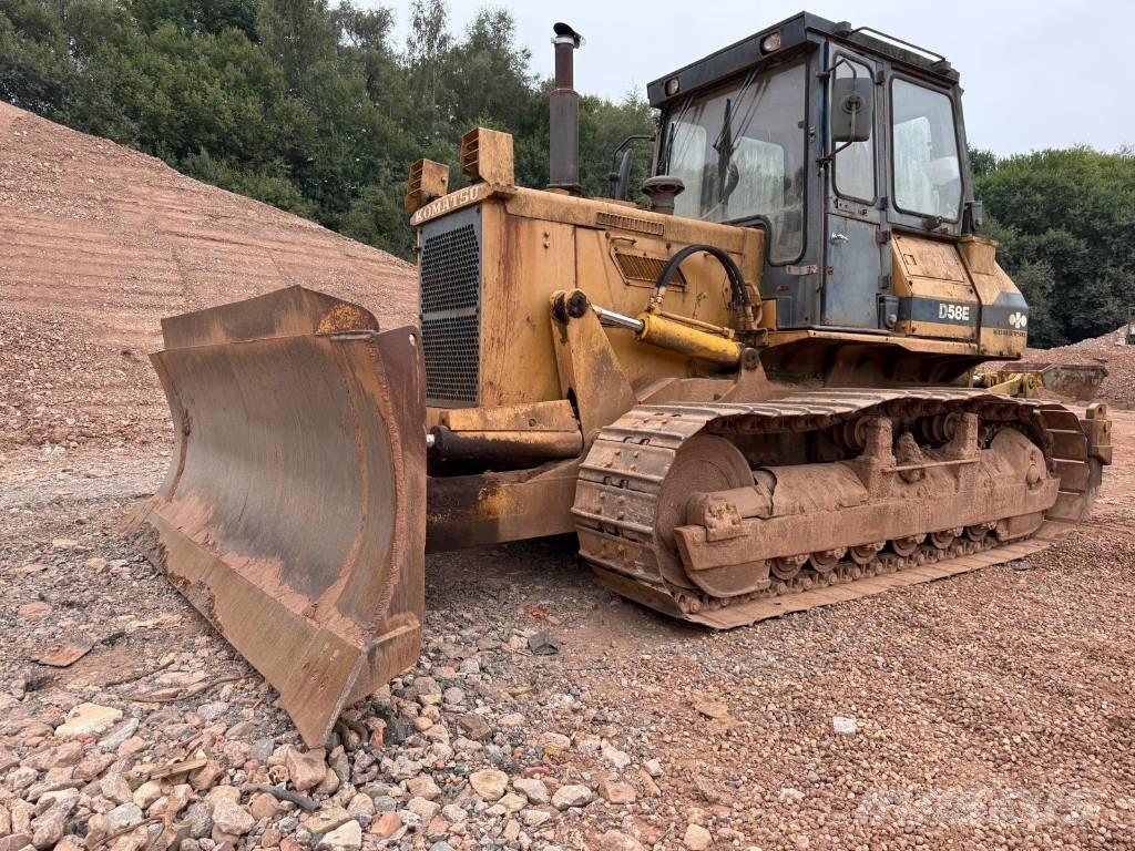 Komatsu D58E-1 Buldooserid