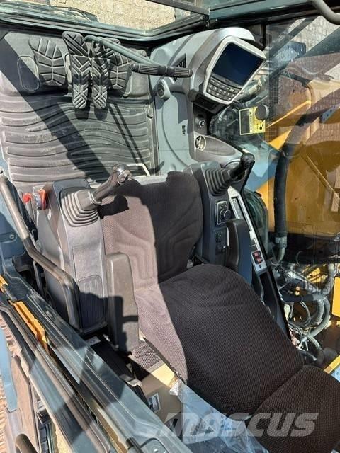 Hyundai HX 260 L Roomikekskavaatorid